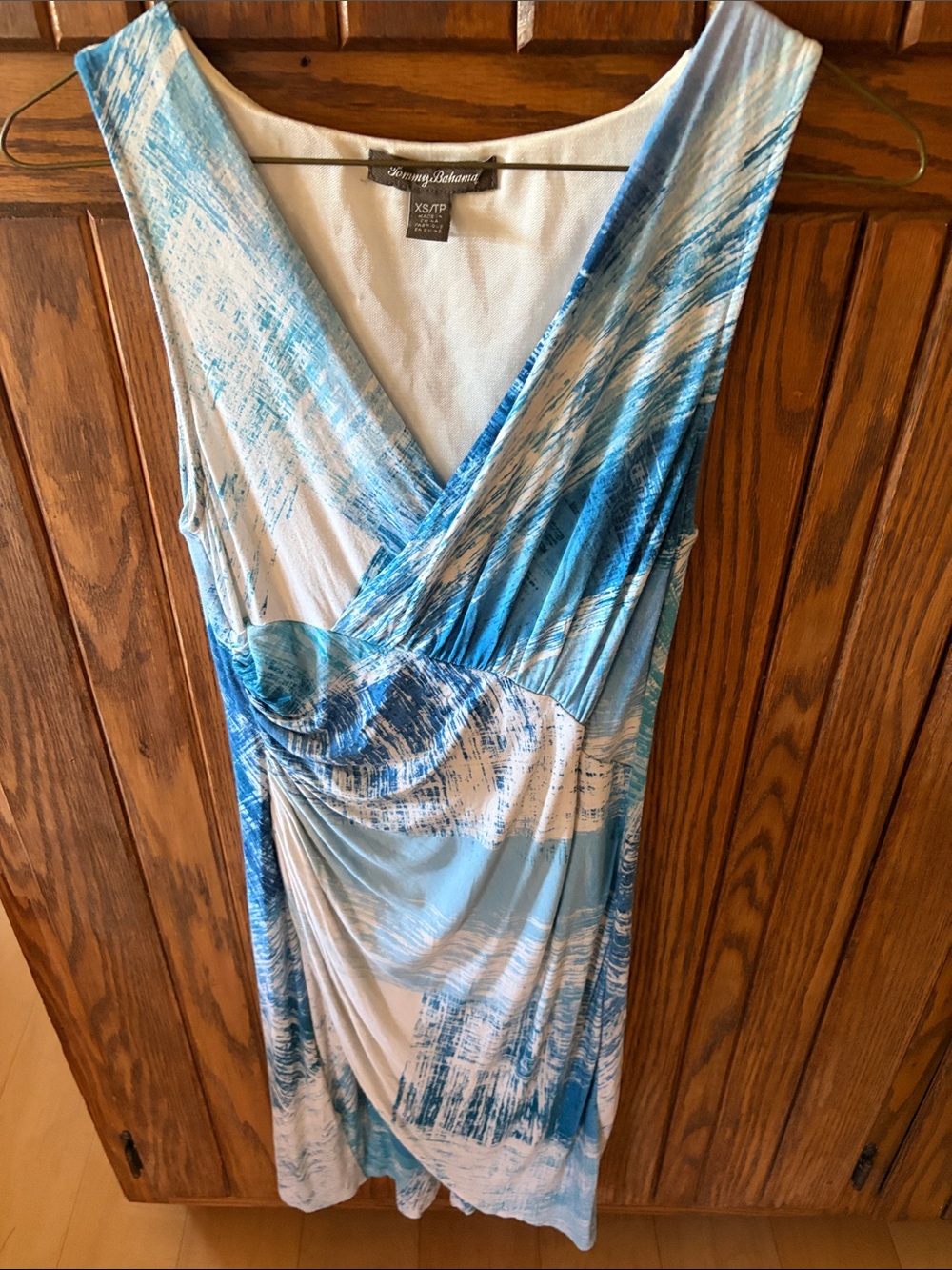 Tommy Bahama dress blue & white
Sleeveless Size XS